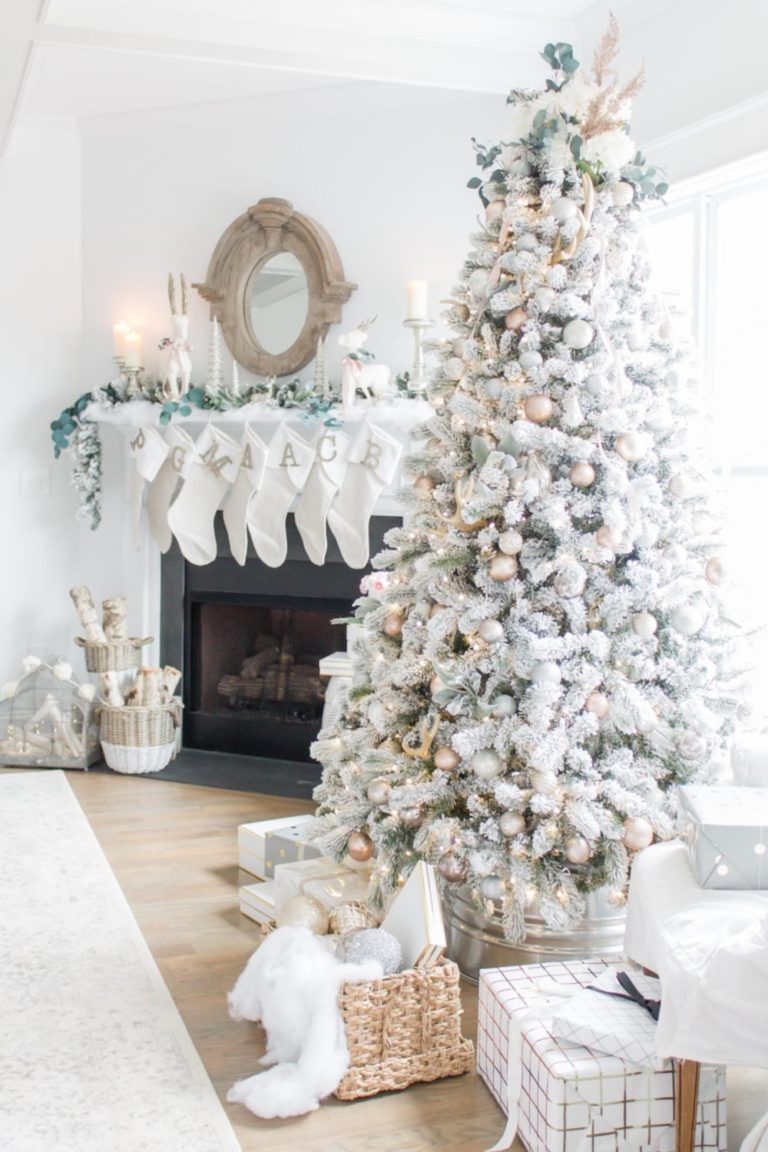 12 Stunning Christmas Tree Decorating Trends You'll Love - MunaMommy