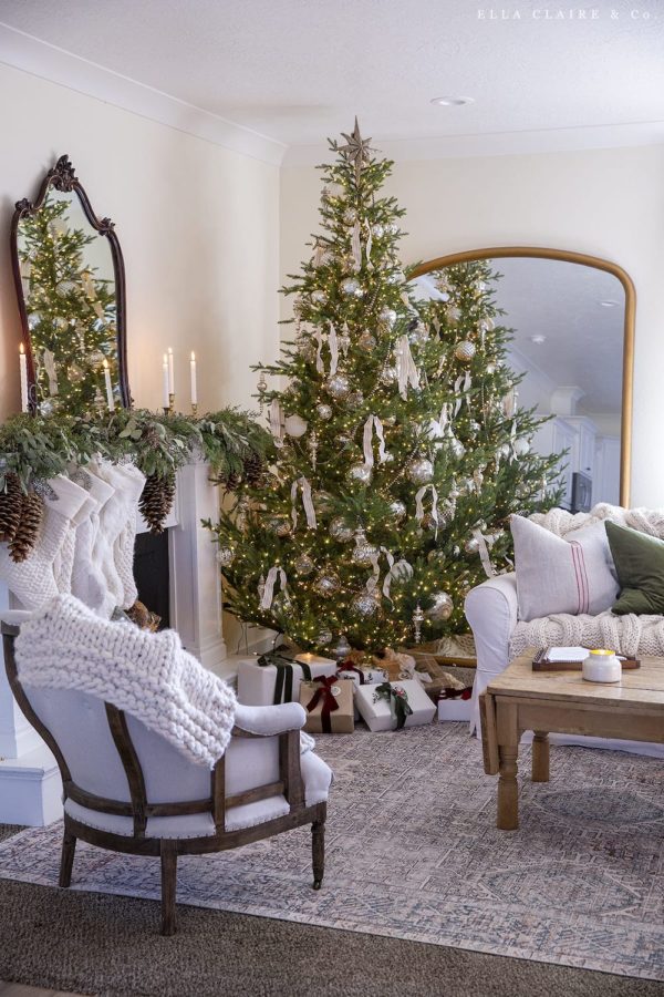 12 Stunning Christmas Tree Decorating Trends You'll Love - MunaMommy